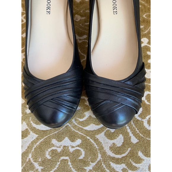 NIB Audrey Brooke Connie Pumps - Picture 2 of 8
